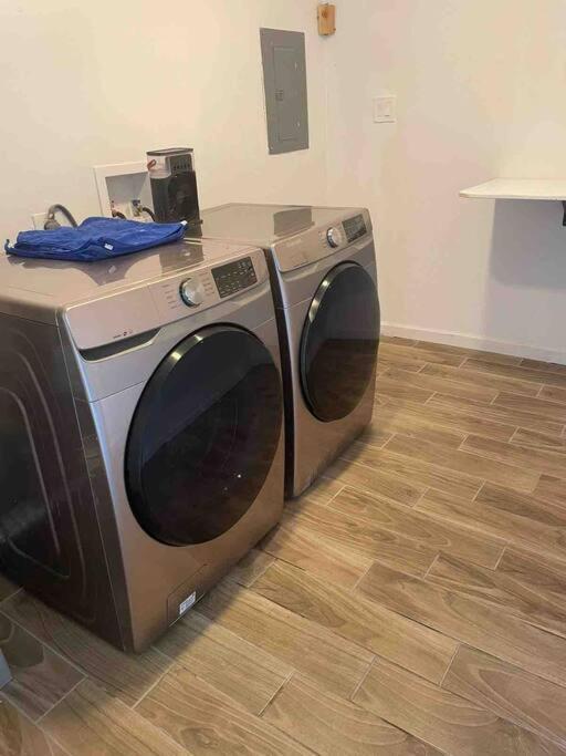 New Stylish Midtown With One Bedroom Финикс Екстериор снимка